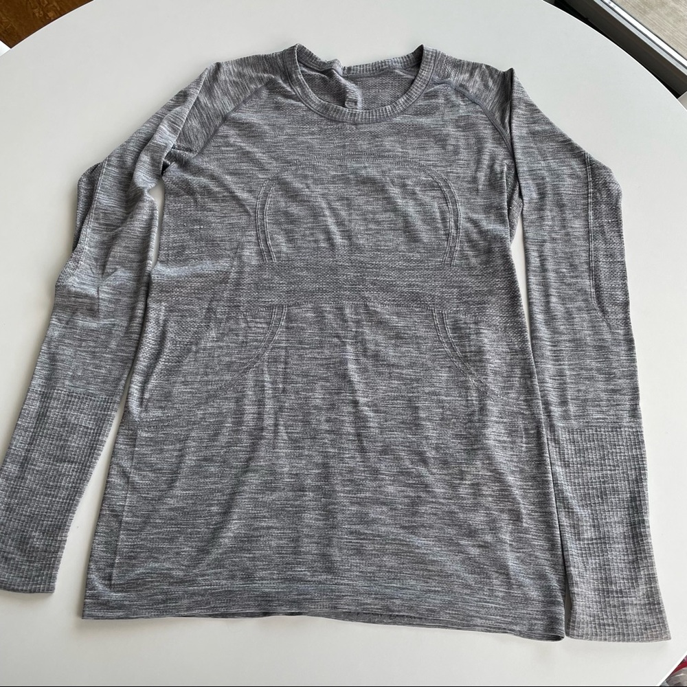 Lululemon Swiftly Tech Long Sleeve. Grey. Size 8